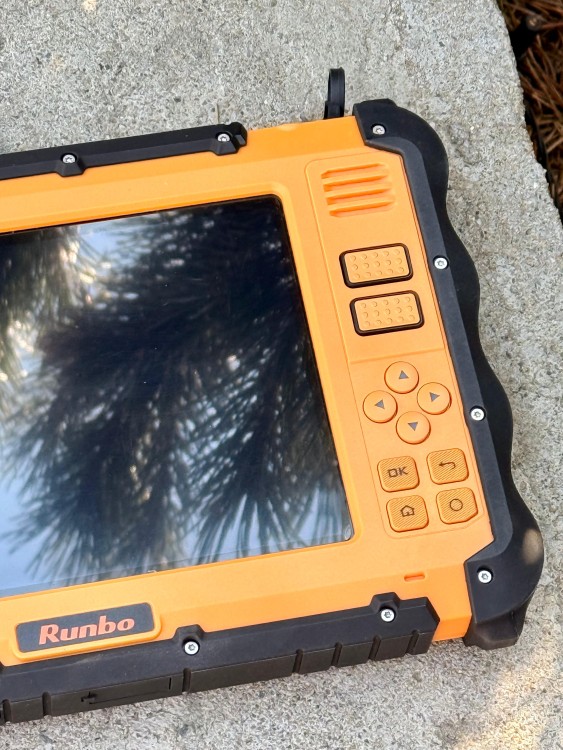 Планшет Runbo P2