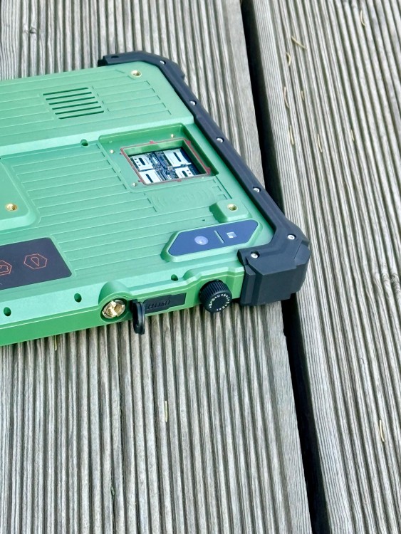 Планшет Runbo P5