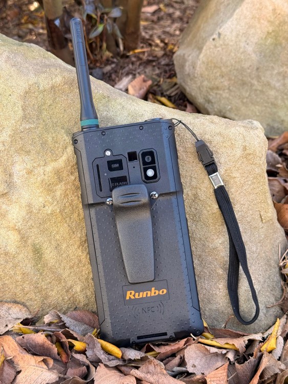 Смартфон Runbo E91