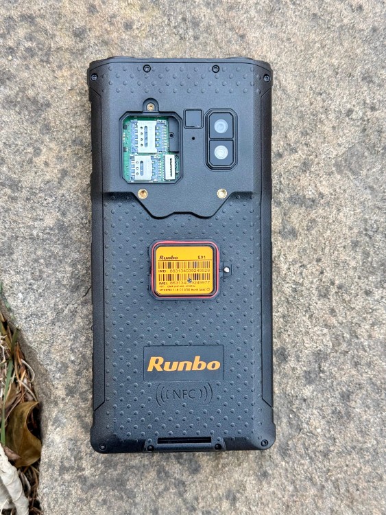 Смартфон Runbo E91