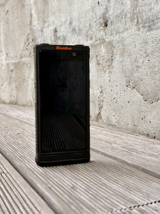 Смартфон Runbo E91